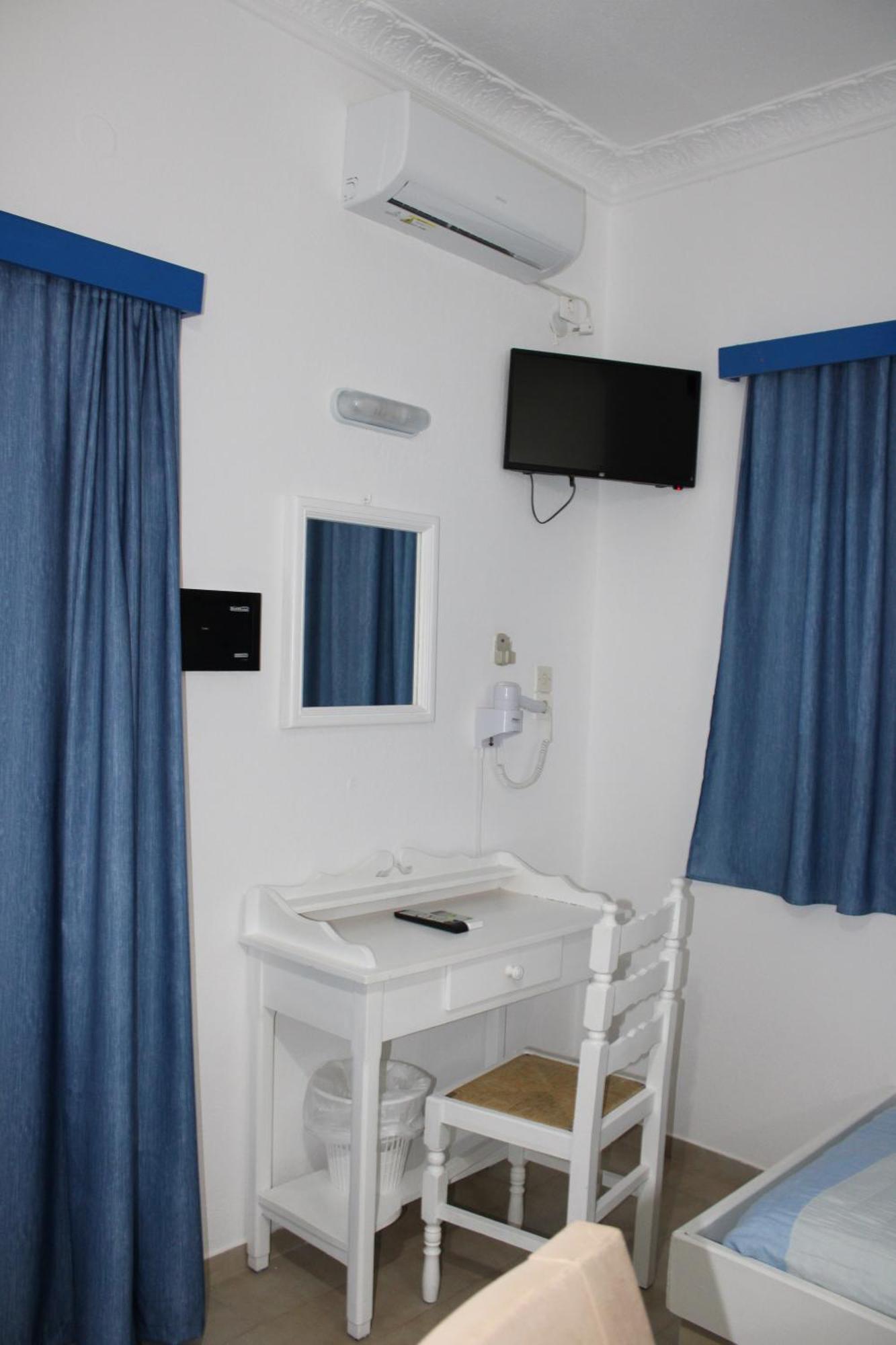 The Three Anchors Rooms Emporio  Exterior photo